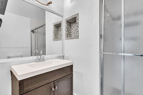 Condo in Miramar, Florida, 2 bedrooms  № 1822014 - photo 20