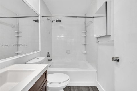 Condo in Miramar, Florida, 2 bedrooms  № 1822014 - photo 21