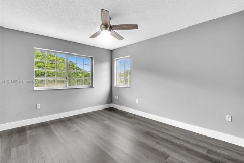 Condo in Miramar, Florida, 2 bedrooms  № 1822014 - photo 23