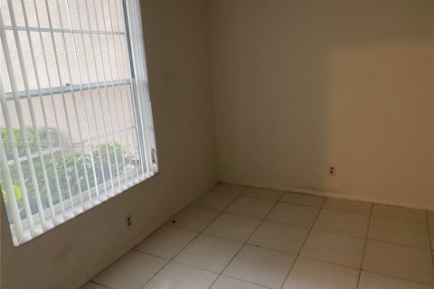 Adosado en alquiler en Hallandale Beach, Florida, 3 dormitorios, 162.58 m2 № 2043236 - foto 5