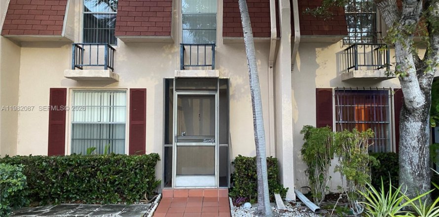 Adosado en Hallandale Beach, Florida 3 dormitorios, 162.58 m2 № 2043236