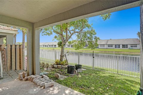 Townhouse in Tamarac, Florida 3 bedrooms, 131.74 sq.m. № 1994246 - photo 26