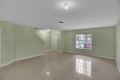 Townhouse in Tamarac, Florida 3 bedrooms, 131.74 sq.m. № 1994246 - photo 9