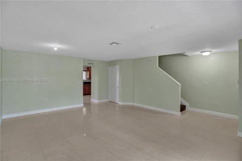 Townhouse in Tamarac, Florida 3 bedrooms, 131.74 sq.m. № 1994246 - photo 7