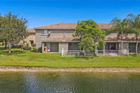Townhouse in Tamarac, Florida 3 bedrooms, 131.74 sq.m. № 1994246 - photo 28