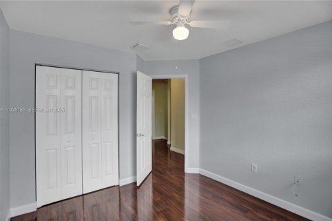 Townhouse in Tamarac, Florida 3 bedrooms, 131.74 sq.m. № 1994246 - photo 14