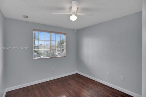 Townhouse in Tamarac, Florida 3 bedrooms, 131.74 sq.m. № 1994246 - photo 13