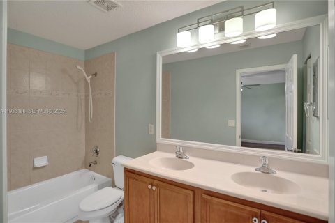 Townhouse in Tamarac, Florida 3 bedrooms, 131.74 sq.m. № 1994246 - photo 18