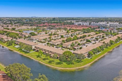 Townhouse in Tamarac, Florida 3 bedrooms, 131.74 sq.m. № 1994246 - photo 24