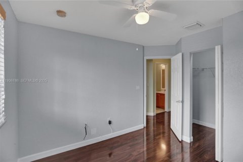 Townhouse in Tamarac, Florida 3 bedrooms, 131.74 sq.m. № 1994246 - photo 15