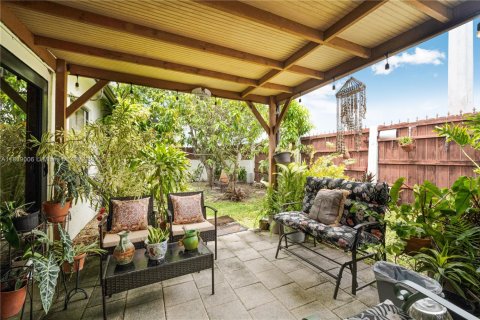 House in Miami, Florida 3 bedrooms, 133.31 sq.m. № 1825679 - photo 11