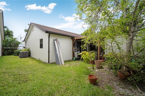 House in Miami, Florida 3 bedrooms, 133.31 sq.m. № 1825679 - photo 4