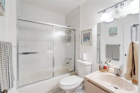 House in Miami, Florida 3 bedrooms, 133.31 sq.m. № 1825679 - photo 27