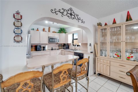 House in Miami, Florida 3 bedrooms, 133.31 sq.m. № 1825679 - photo 21