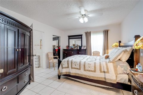 House in Miami, Florida 3 bedrooms, 133.31 sq.m. № 1825679 - photo 30