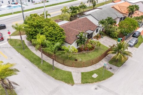 House in Miami, Florida 3 bedrooms, 133.31 sq.m. № 1825679 - photo 7