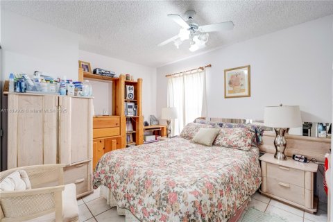 House in Miami, Florida 3 bedrooms, 133.31 sq.m. № 1825679 - photo 29