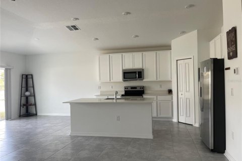 House in Lake Wales, Florida 4 bedrooms, 179.77 sq.m. № 1543985 - photo 3