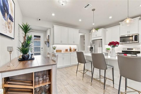 Townhouse in Wesley Chapel, Florida 3 bedrooms, 154.87 sq.m. № 2394417 - photo 12