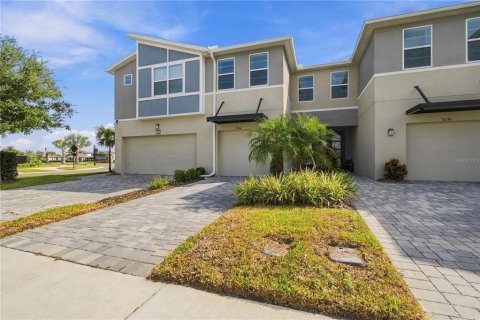 Townhouse in Wesley Chapel, Florida 3 bedrooms, 154.87 sq.m. № 2394417 - photo 4