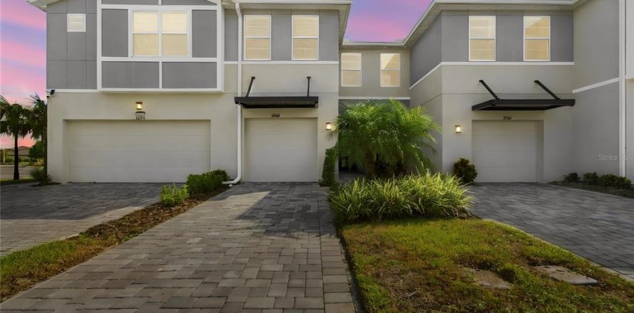 Townhouse in Wesley Chapel, Florida 3 bedrooms, 154.87 sq.m. № 2394417