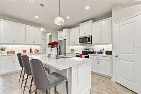 Townhouse in Wesley Chapel, Florida 3 bedrooms, 154.87 sq.m. № 2394417 - photo 13
