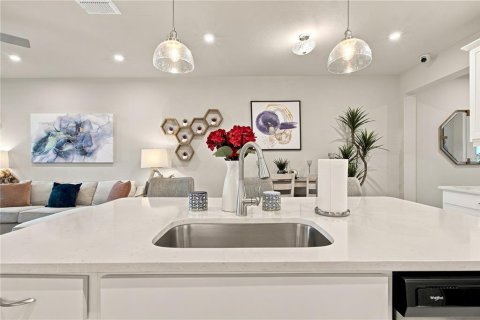 Townhouse in Wesley Chapel, Florida 3 bedrooms, 154.87 sq.m. № 2394417 - photo 18