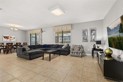 House in Davenport, Florida 5 bedrooms, 264.03 sq.m. № 1907735 - photo 14