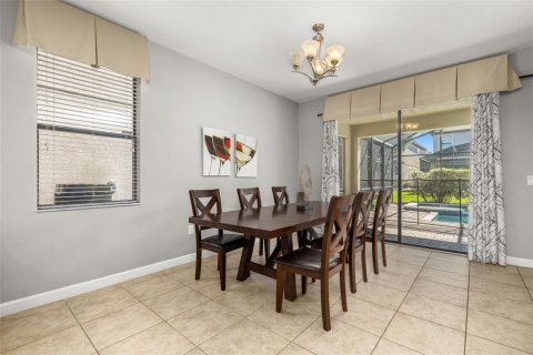 House in Davenport, Florida 5 bedrooms, 264.03 sq.m. № 1907735 - photo 11