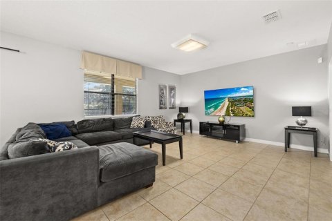 House in Davenport, Florida 5 bedrooms, 264.03 sq.m. № 1907735 - photo 13