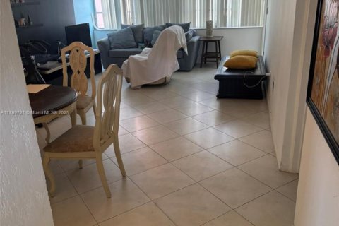 Condominio en venta en Miami, Florida, 1 dormitorio, 73.67 m2 № 1737545 - foto 2