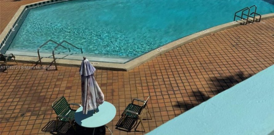 Condominio en Miami, Florida, 1 dormitorio № 1737545