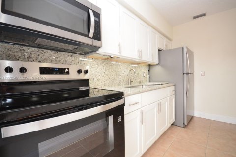 House in Miami, Florida 3 bedrooms, 95.32 sq.m. № 2059073 - photo 8