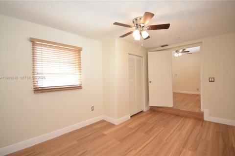 House in Miami, Florida 3 bedrooms, 95.32 sq.m. № 2059073 - photo 14