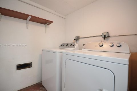 House in Miami, Florida 3 bedrooms, 95.32 sq.m. № 2059073 - photo 17