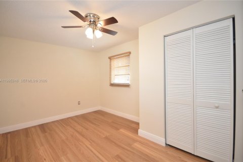 House in Miami, Florida 3 bedrooms, 95.32 sq.m. № 2059073 - photo 13