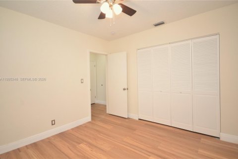 House in Miami, Florida 3 bedrooms, 95.32 sq.m. № 2059073 - photo 16