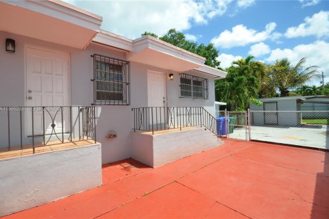 House in Miami, Florida 3 bedrooms, 95.32 sq.m. № 2059073 - photo 2