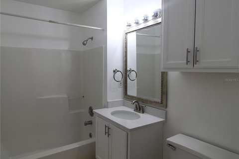Condominio en alquiler en Sarasota, Florida, 2 dormitorios, 92.9 m2 № 1883224 - foto 12
