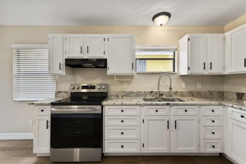 House in Okeechobee, Florida 2 bedrooms, 102.94 sq.m. № 2085306 - photo 14