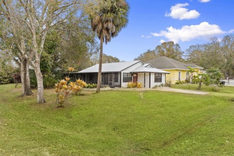 House in Okeechobee, Florida 2 bedrooms, 102.94 sq.m. № 2085306 - photo 3