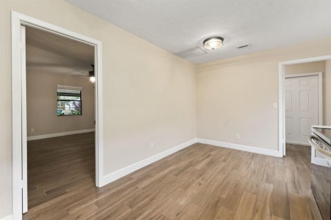 House in Okeechobee, Florida 2 bedrooms, 102.94 sq.m. № 2085306 - photo 17