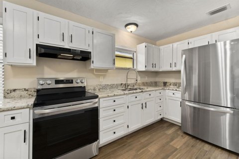 House in Okeechobee, Florida 2 bedrooms, 102.94 sq.m. № 2085306 - photo 13
