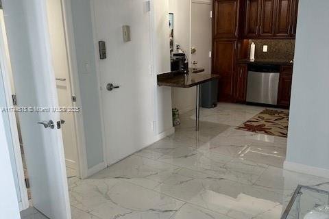 Copropriété à louer à Hallandale Beach, Floride: 3 chambres, 161.65 m2 № 1962397 - photo 11