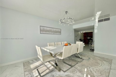 Copropriété à louer à Hallandale Beach, Floride: 3 chambres, 161.65 m2 № 1962397 - photo 2