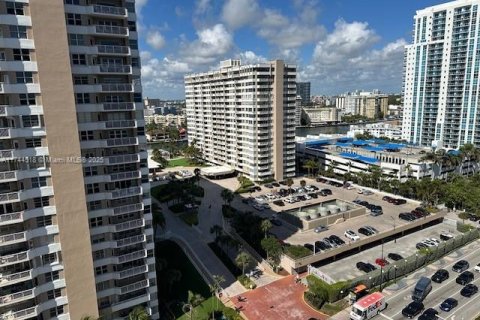 Copropriété à louer à Hallandale Beach, Floride: 3 chambres, 161.65 m2 № 1962397 - photo 27