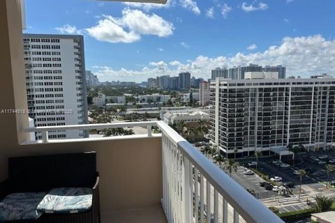 Copropriété à louer à Hallandale Beach, Floride: 3 chambres, 161.65 m2 № 1962397 - photo 26