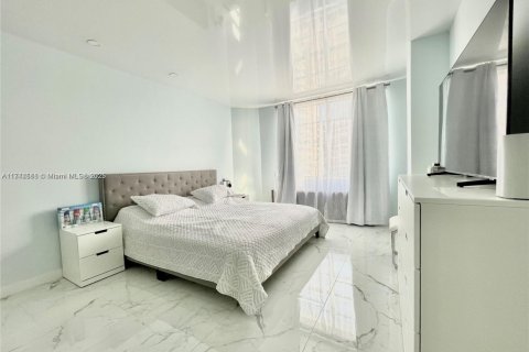 Copropriété à louer à Hallandale Beach, Floride: 3 chambres, 161.65 m2 № 1962397 - photo 13