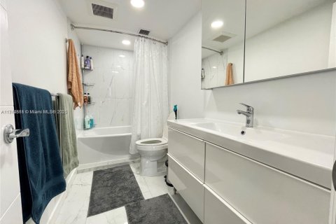 Copropriété à louer à Hallandale Beach, Floride: 3 chambres, 161.65 m2 № 1962397 - photo 18