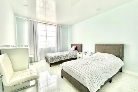 Copropriété à louer à Hallandale Beach, Floride: 3 chambres, 161.65 m2 № 1962397 - photo 21